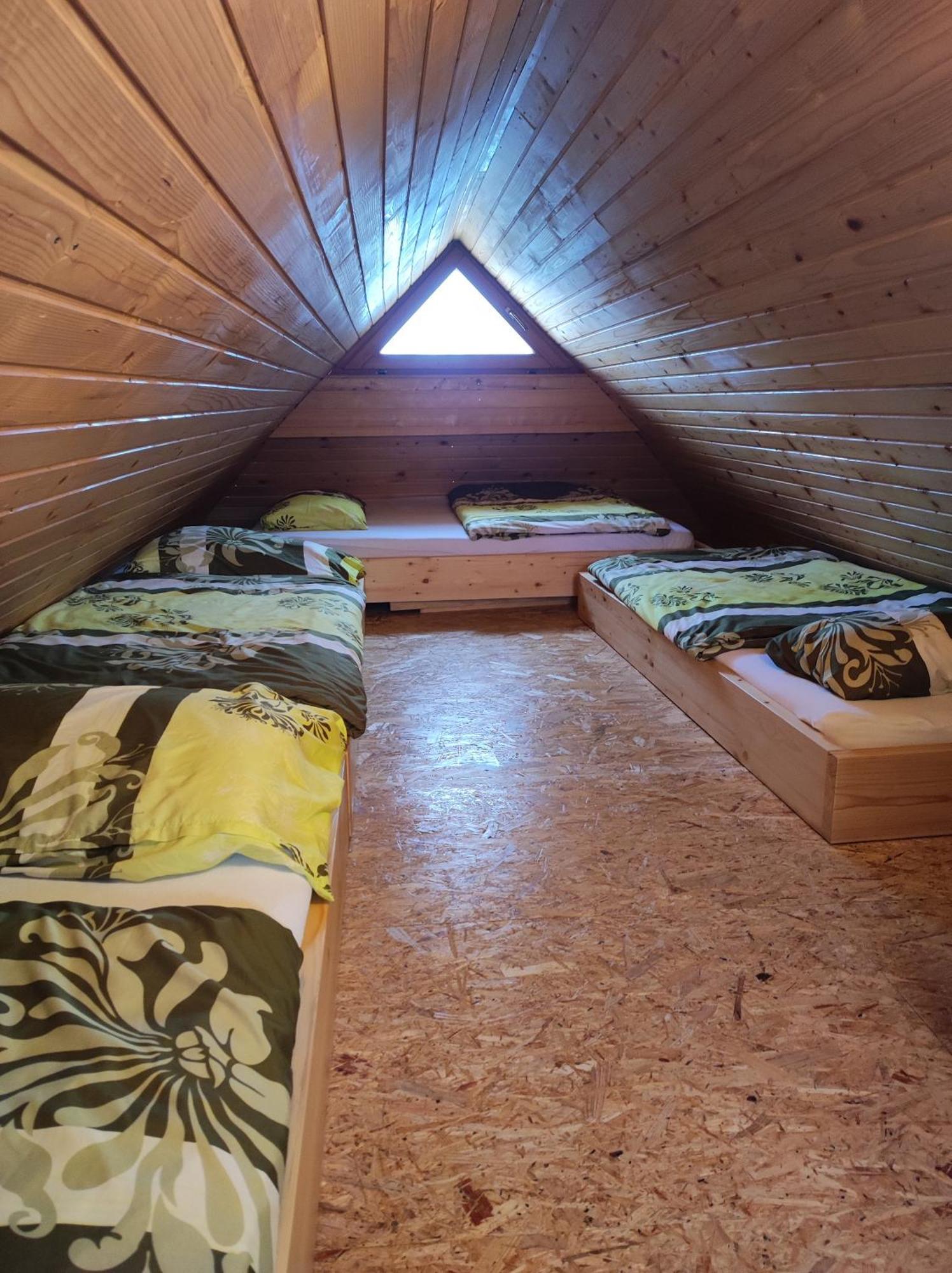 Apartmaji Vrhovnik Cerklje na Gorenjskem Buitenkant foto